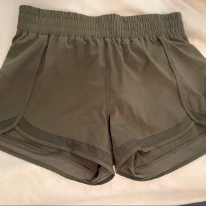 Gaiam Athletic Shorts - olive green